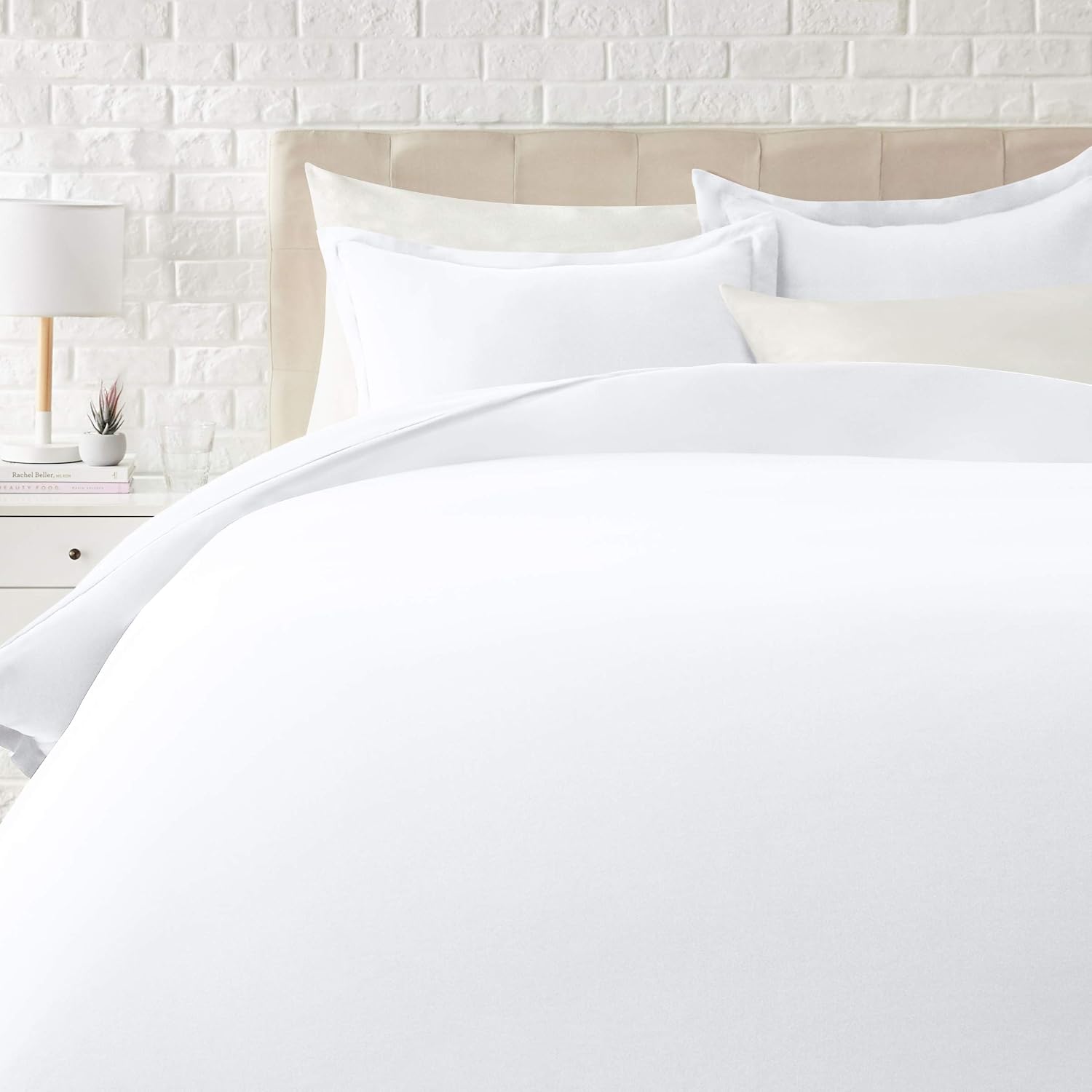 Amazon Basics Lightweight Microfiber 3 Piece Duvet Cover Set with Zipper Closure, King, Bright White