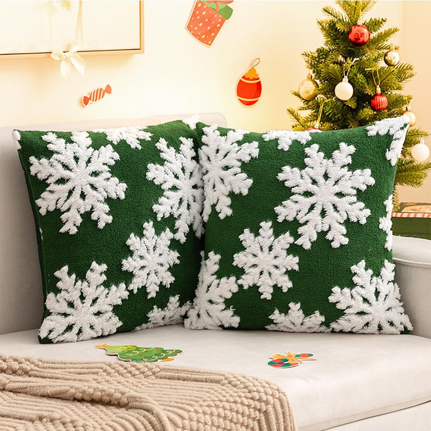 Christmas Throw Pillow Covers 18×18 Set of 2, Christmas Snowflake Decoration Cushion Covers Soft Faux Fur Pillow Cases for Sofa Couch Bed Winter Holiday Festivals Home Decor, Green