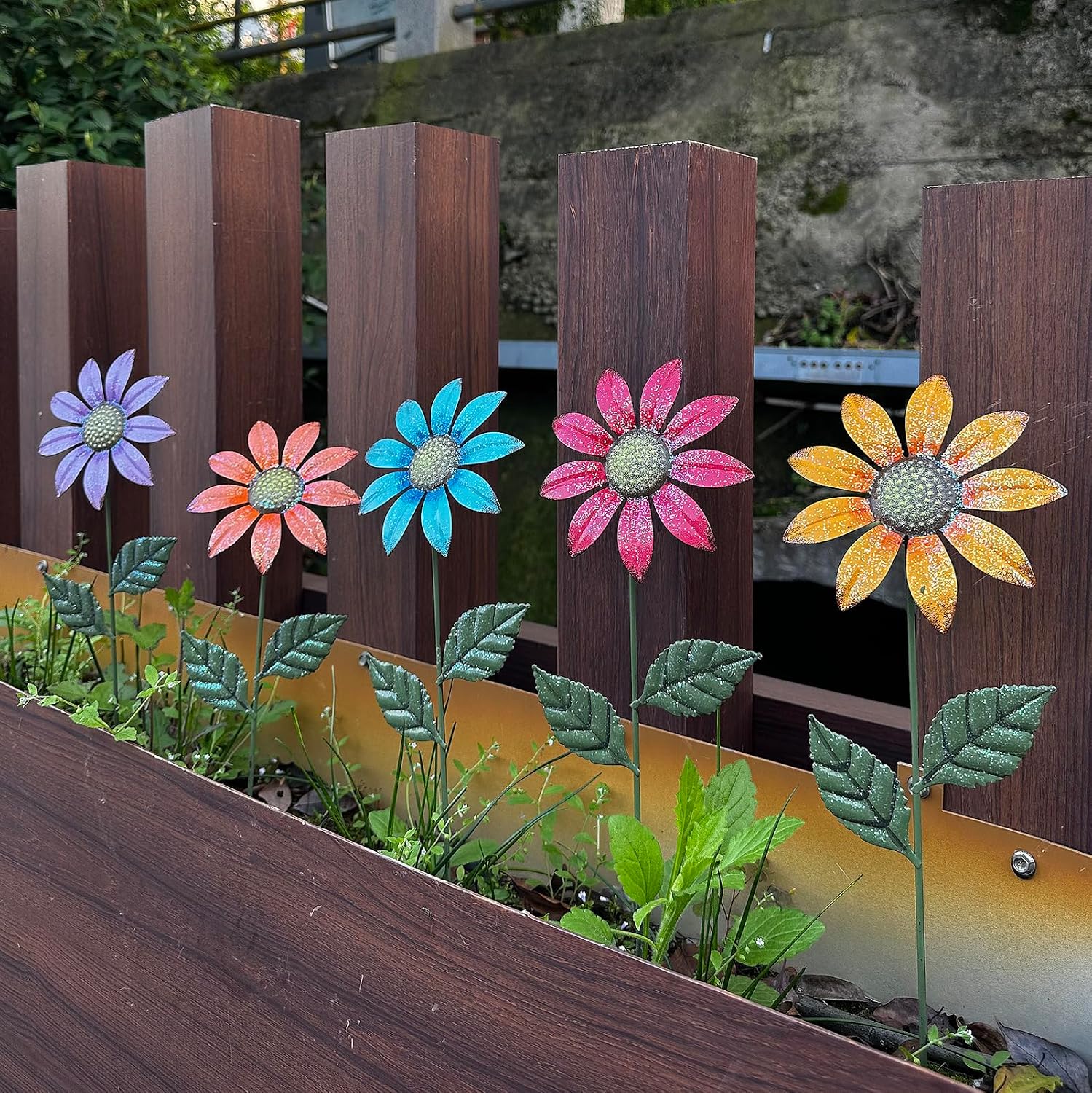 HUTHDAK Metal Flowers for Outside,5 Pack 16.15″ Decorative Garden Stakes | With Swaying Flowers Head Yard Art,Spring Garden Decor for Lawn, Pathway & Yard