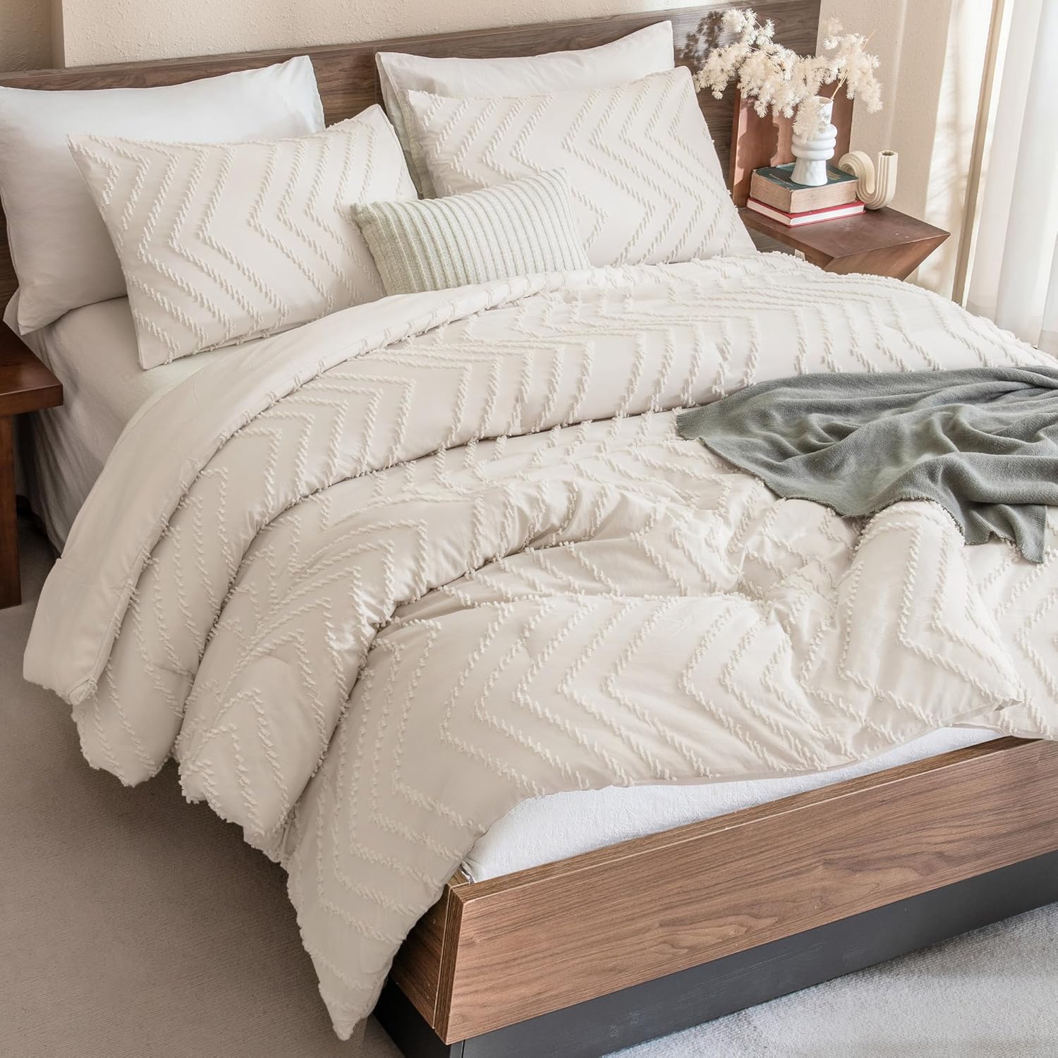 Andency Queen Comforter Set Beige, 3 Pieces Comforters Queen Size Bed Set | Boho Cream Soft Warm Neutral Bedding Comforter Sets for Queen Size Bed, Aesthetic Chevron Cute Bohemian Textured Bedding Set
