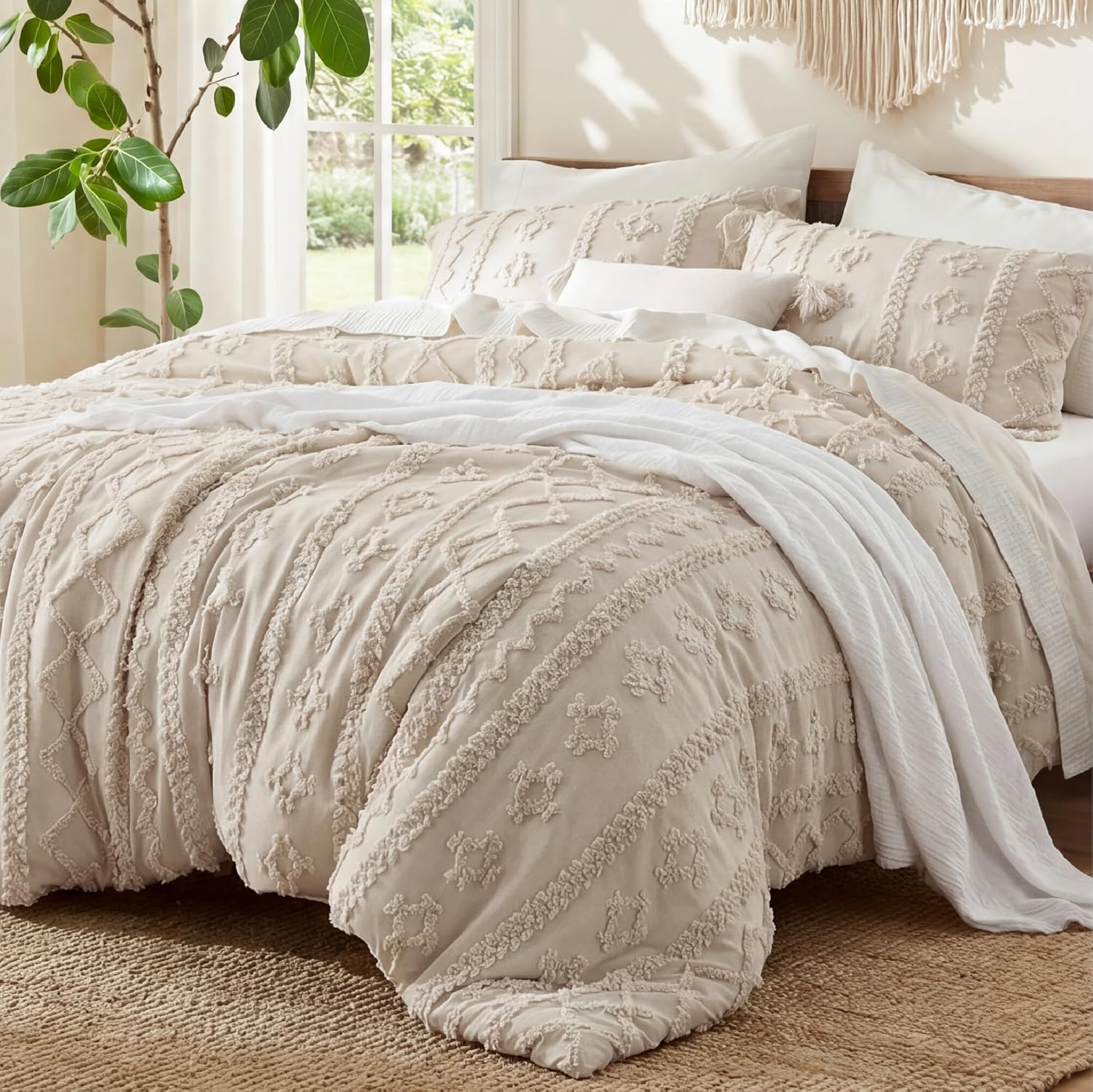 Bedsure Tufted Boho Comforter Set Queen Size – Beige Boho Bed Set, GentleSoft™ 3 Pieces Farmhouse-Style Embroidery Bedding, Gifts for Woman, Soft Jacquard Kids’ Queen Comforter for All Seasons