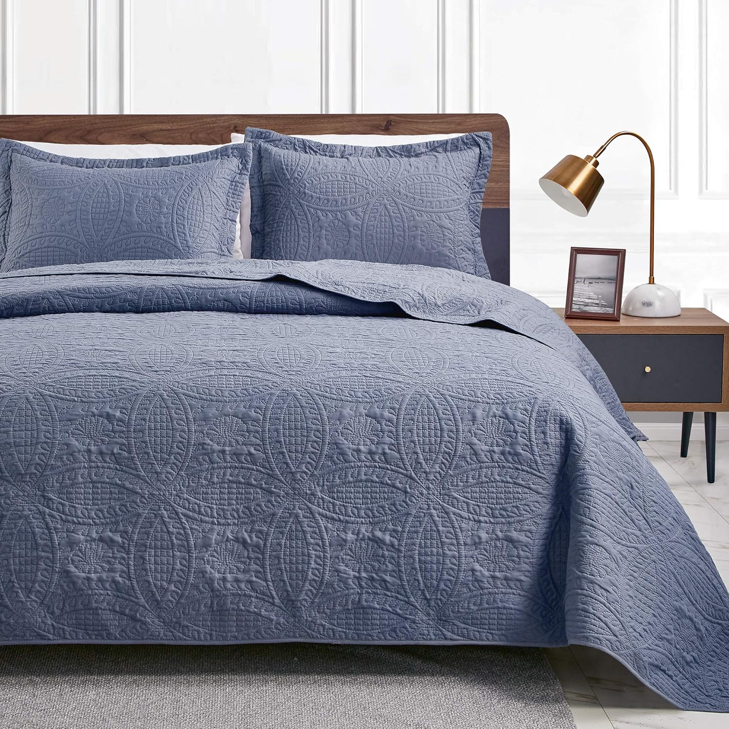 Love’s cabin King Size Quilt Set Blue Bedspreads – Soft Bed Summer Lightweight Bedspread Comforter – Modern Style Coin Pattern Coverlet for All Season – 3 Pieces (1 Quilt, 2 Pillow Shams)