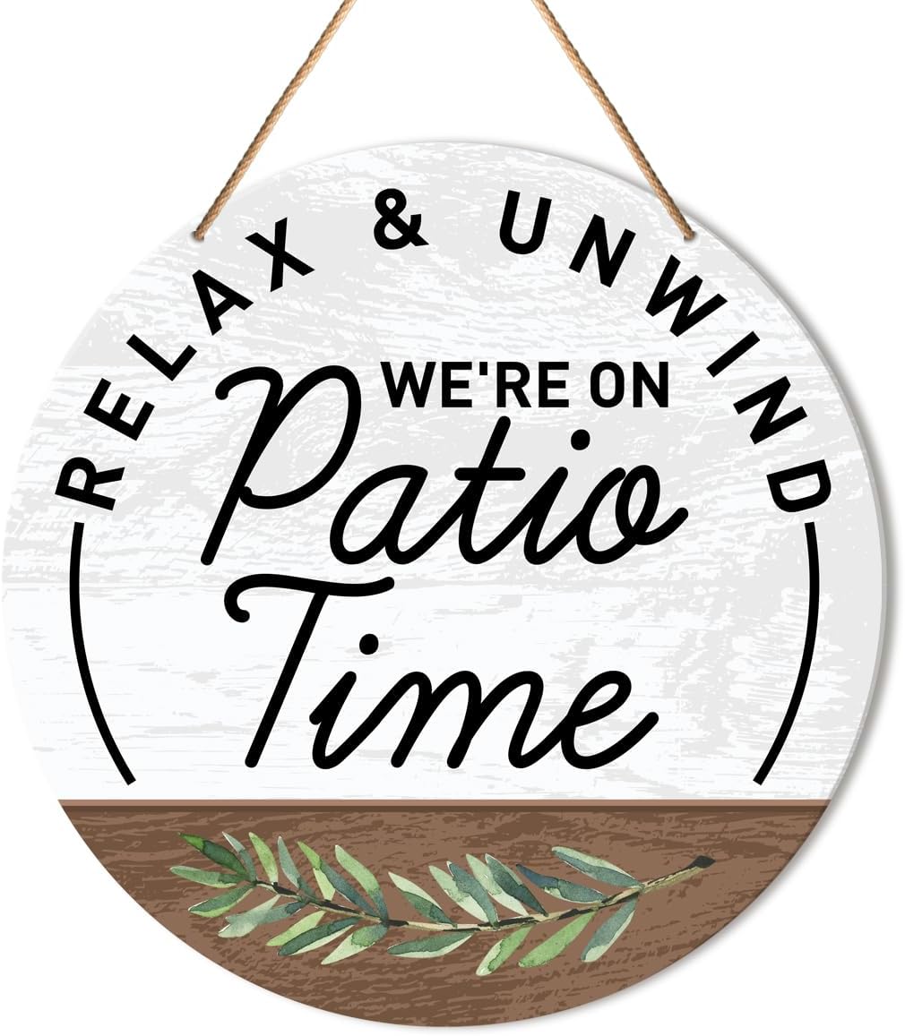 Muktoujaumai Patio Sign Decor, Patio Round Hanging Sign Decor Farmhouse Wall Decorations Outdoor Living Wood Sign for Porch, Deck, Backyard, Housewarming Gift for New House Home, We’re Patio Time